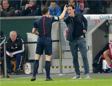 Leverkusens Trainer Roger Schmidt legte sich gegen Dortmund mit Schiedsrichter Felix Zwayer an. Foto imago

