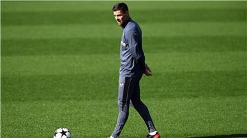 Leverkusens Trainer Xabi Alonso mahnt sein Team gegen Milan zur Geduld.