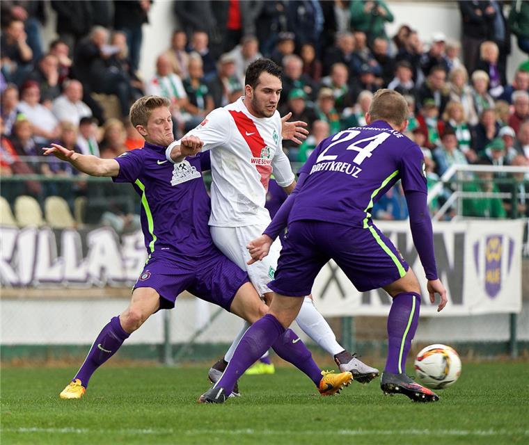 Levin Öztunali lässt Taten für sich sprechen Levin Öztunali (Mitte) setzt sich bei Werder immer besser durch. Foto Gumz