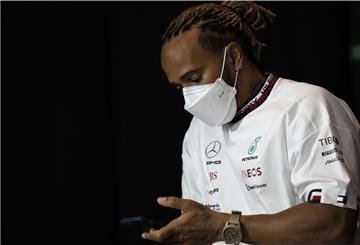 Lewis Hamilton hat seinen Followern in den sozialen Netzwerken über seine Probleme berichtet.