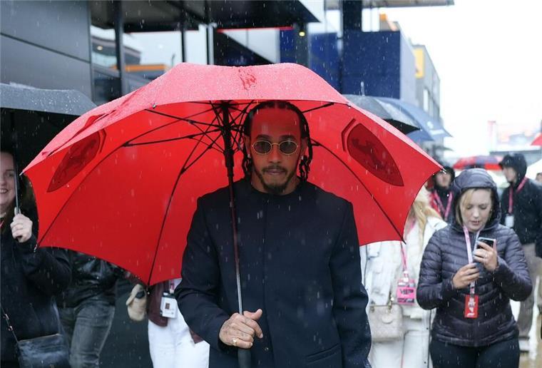Lewis Hamilton nahm die Bulldogge öfter mal mit an die Rennstrecke. (Archivbild)