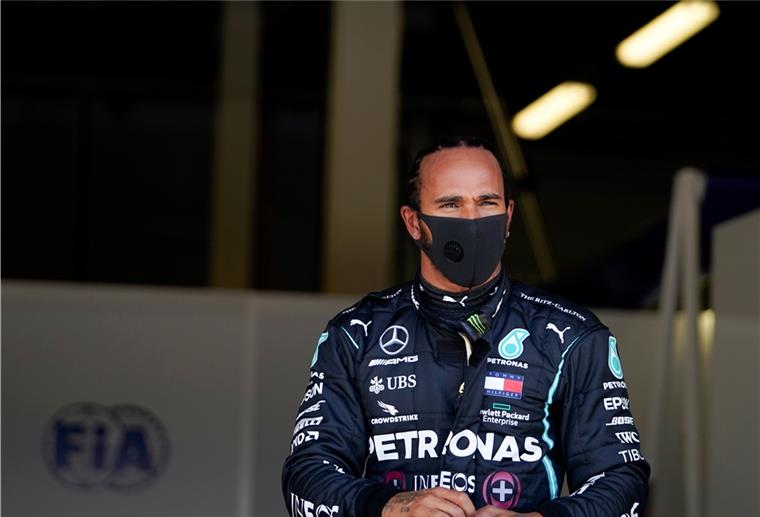 Hamilton sichert sich Pole Position in Silverstone Lewis Hamilton vom Team Mercedes AMG Petronas hat sich bei der Qualifikation die Pole Position gesichert.