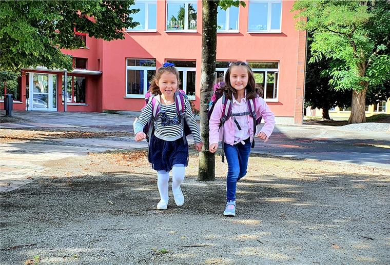 In Corona-Zeiten: So läuft die Einschulung in Leherheide Liana und Alissa freuen sich auf ihre Einschulung in Leherheide.