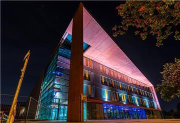 Lichtspiel: Das Biologicum der Goethe-Universität Frankfurt am Campus Riedberg