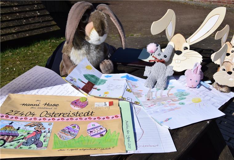 Kinder schreiben mehr denn je an Hanni Hase Liebevoll gestaltete Briefe und Basteleien sind im Osterhasenbüro in Ostereistedt eingegangen.