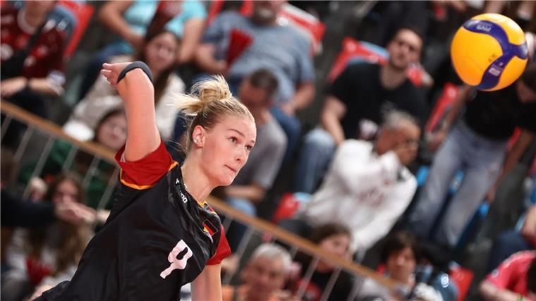 Volleyballerinnen verpassen Halbfinale in Nationenliga Lina Alsmeier und das deutsche Team mussten sich geschlagen geben.