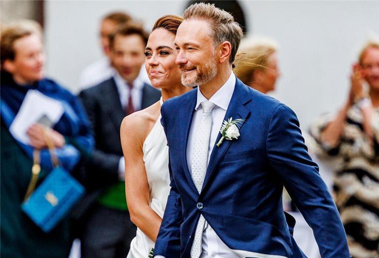 FDP-Chef Lindner und Franca Lehfeldt erwarten Nachwuchs Lindner und Lehfeldt hatten im Sommer 2022 auf Sylt geheiratet. (Archivfoto)