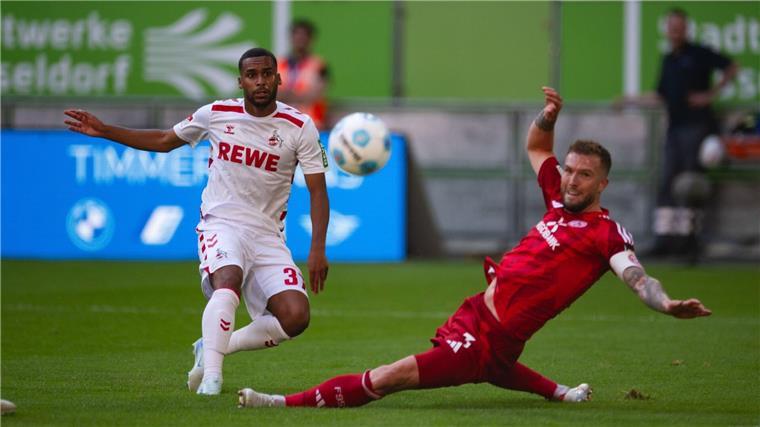 Linton Maina (l) sorgte für das 2:1.