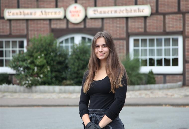 Junggastronomen geben Traditionshäusern eine Zukunft Lisa Marie Ahrens ist in den Betrieb der Eltern eingestiegen. Die „Bauernschänke“ in Bramstedt ist damit langfristig gut aufgestellt.