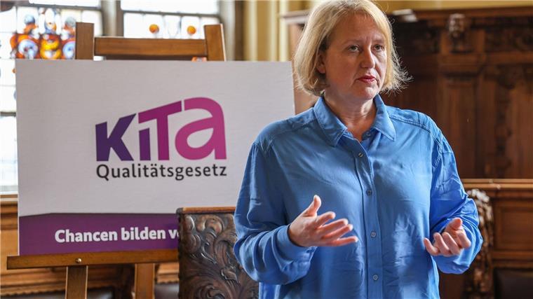 Über 40 Millionen für Bremer Kitas Lisa Paus (Bündnis 90/Die Grünen), Bundesministerin für Familie, spricht im Bremer Rathaus.
