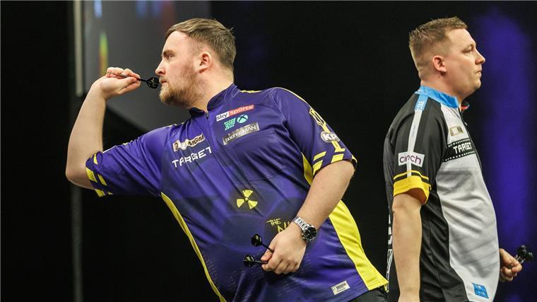 Verletzung und Pleite: Darts-Stars enttäuschen in Berlin Littler verlor direkt sein Auftaktmatch.
