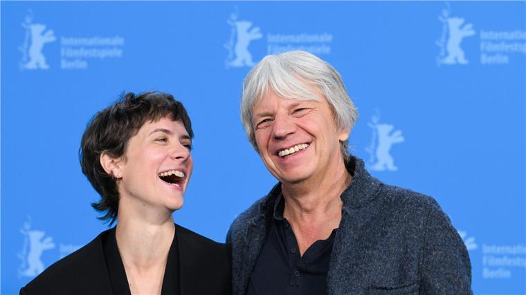 Liv Lisa Fries und Regisseur Andreas Dresen können beim Deutschen Filmpreis auf Auszeichnungen hoffen. (Archivbild) 