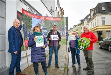 Lokale Umwelt- Rad- und Fußgängervereine gehen das Thema Verkehrswende gemeinsam an: (von links) Jens Volkmann (VCD), Christiane Sundermeyer (Parents4Future), Hans-Joachim Schmeck-Lindenau (ADFC), Irina Lewin (FUSS) und Winfried Gusky (BUND).