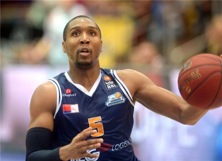 Basketball: Williams will den Eisbären helfen Lorenzo Williams soll die Probleme der Eisbären im Spielaufbau lösen. Foto Scheer