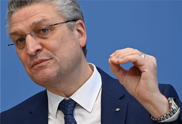 RKI: Zahl der Neuinfektionen stagniert Lothar Wieler, Präsident vom Robert Koch-Institut (RKI).
