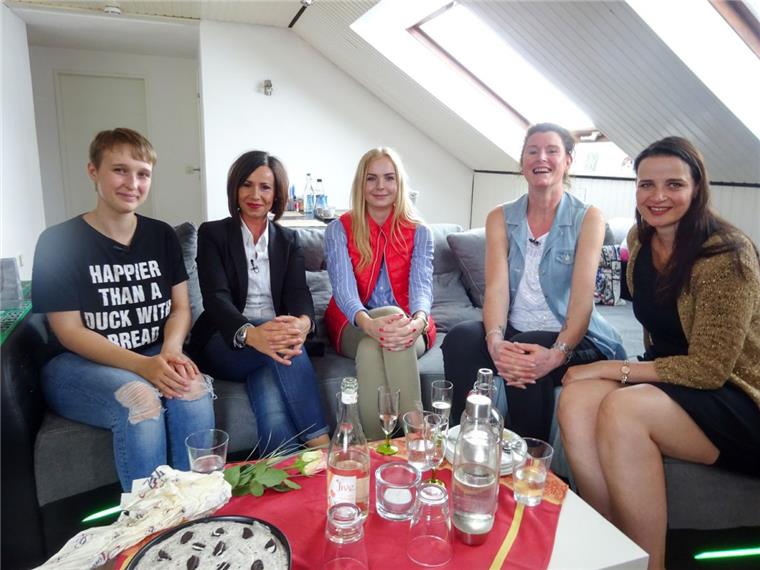 "Shopping Queen": Bremerhavenerin darf im TV Geld raushauen Lucina aus Bremerhaven (links) hat gemeinsam mit Silke, Michelle, Kiko und Tanja bei der Vox-Show "Shopping Queen" mitgemacht.