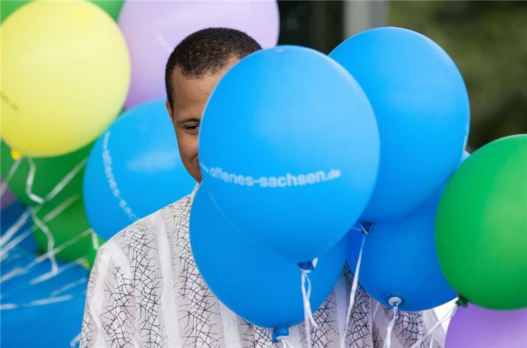 Beim Frühlingsfest in Zeven kommen sich Kulturen näher zeigten ihre Choreografie zu „99 Luftballons“ von Nena auch im Zeichen des Friedens. Am Ende ließen alle ihre Luftballons fliegen.