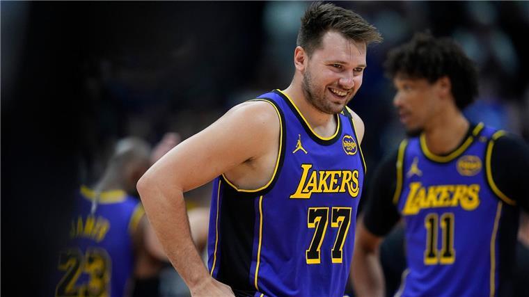 Nach Mega-Wechsel: Doncic überzeugt erstmals für Lakers Luka Doncic erzielte nach seinem Wechsel zu den Los Angeles Lakers erstmals über 30 Punkte.