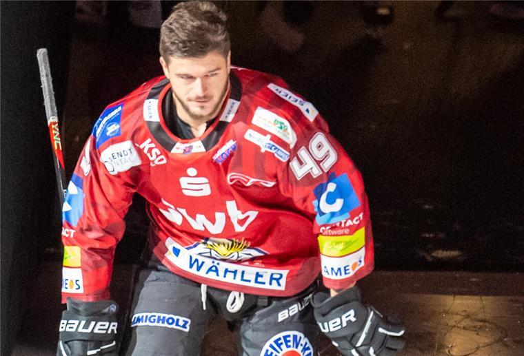 Lukas Kälble schießt sein erstes Tor für die Fischtown Pinguins.