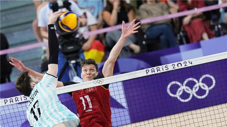 „Opa“ Grozer geht voran: Volleyballer im Viertelfinale Lukas Kampa hätte kein Problem mit weiteren Morgenspielen.