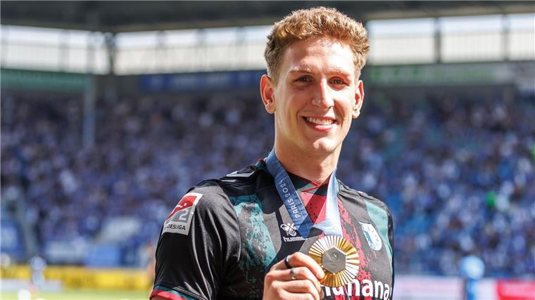 Lukas Märtens wurde auch bei seinem Lieblingsclub 1. FC Magdeburg geehrt.