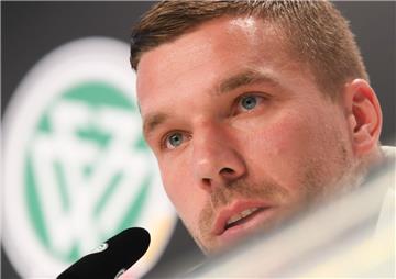 Lukas Podolski hat bei der Pressekonferenz für den Spruch des Tages gesorgt. 