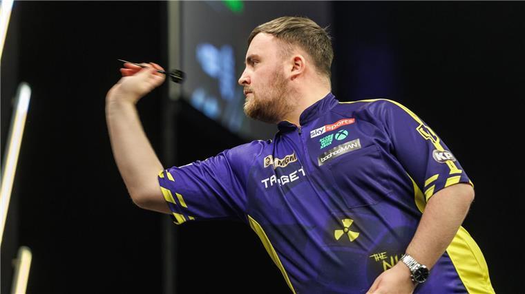„Hosen voll“: Wie Littler seine Darts-Rivalen einschüchtert Luke Littler ist der Star der Szene.