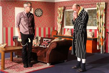 Lustig geht es zu bei "Und ewig rauschen die Gelder" des Theaters Fatale
