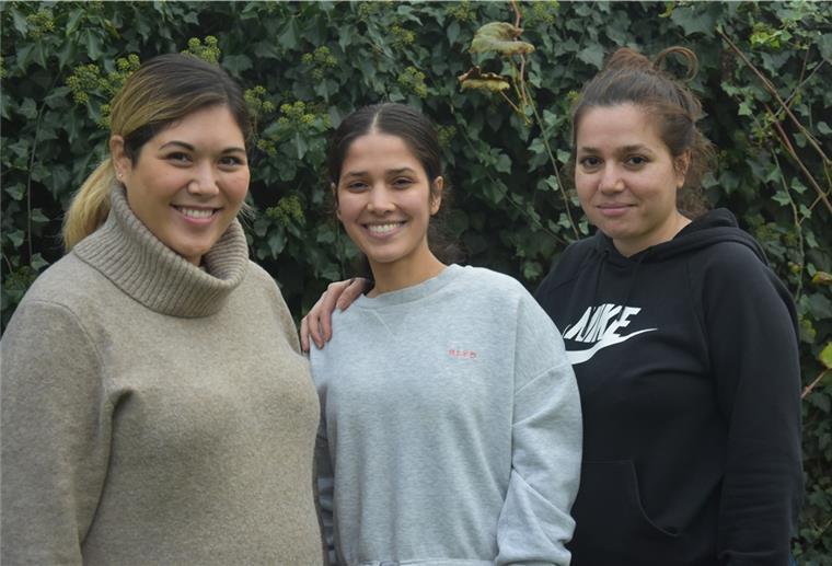 Das Foto zeigt Lynda Fahjen zusammen mit Melissa und Hanife Taheri. 
