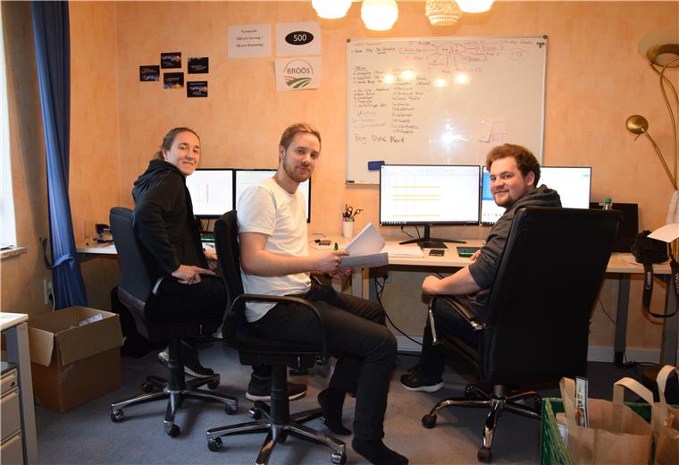 Lieferservice in Corona-Zeiten zunehmend gefragt Maarten Heins (Mitte), Mirko Benert (links) und Thore Wülpern vom Rockstedter "Bröös"-Kern-Team verzeichnen Wachstumsraten.