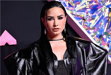 Macht ihre Verlobung mit Rockmusiker Jordan Lutes öffentlich: Sängerin Demi Lovato.