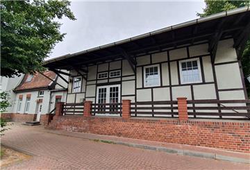 Macht noch einen guten Eindruck: das Nordholzer Wohn- und Geschäftshaus, in dem sich einst das Bahnhofsgebäude befand.