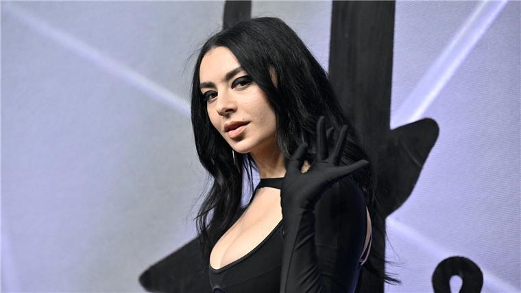 Machte den Begriff „brat“ mit ihrem Albumtitel groß: Charli XCX. (Archivbild)