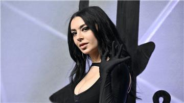 Machte den Begriff „brat“ mit ihrem Albumtitel groß: Charli XCX. (Archivbild)