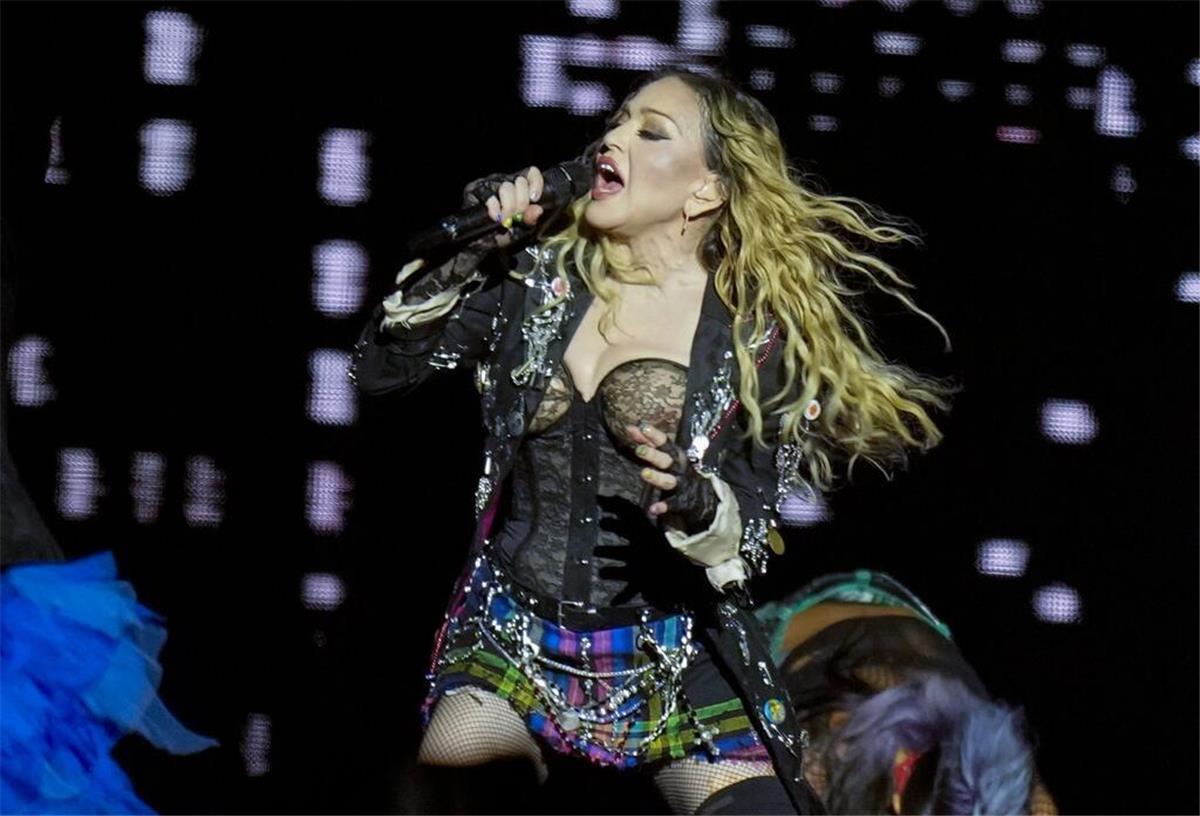 Madonna will eine große Summe für ein Jugend-Projekt in Pompeji spenden.
