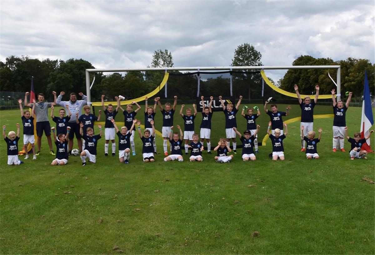 Mächtig Spaß haben die Fünf- bis 13-Jährigen während des Fußballcamps in Abbehausen.