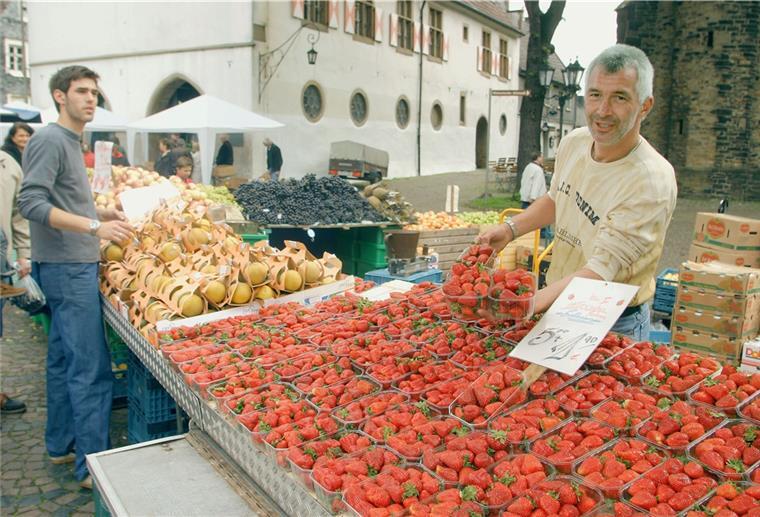 Grüner wird’s nicht Märkte bieten eine gute Möglichkeit, Obst und Gemüse saisonal passend und aus der Region einzukaufen.