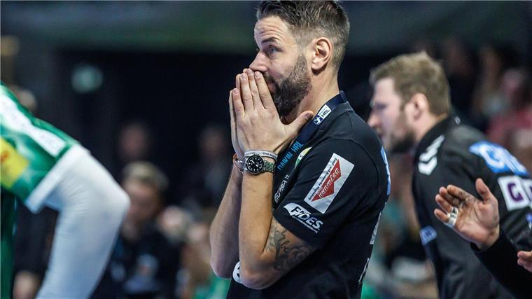 Nach Anschlag: Handballspiel in Magdeburg verlegt Magdeburgs Handballer um Trainer Bennet Wiegert verlegen ihr Heimspiel gegen Eisenach wegen des Anschlags auf dem Weihnachtsmarkt.