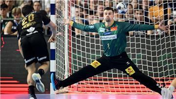 Magdeburgs Torhüter Sergey Hernandez (r) war ein Garant beim Gewinn der Champions League
