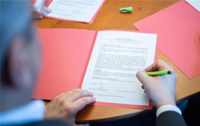 Einigung: Bremerhaven bekommt ein Hospiz Magistrat und Investor unterzeichnen den "Letter of Intent" für das Hospiz in Bremerhaven.