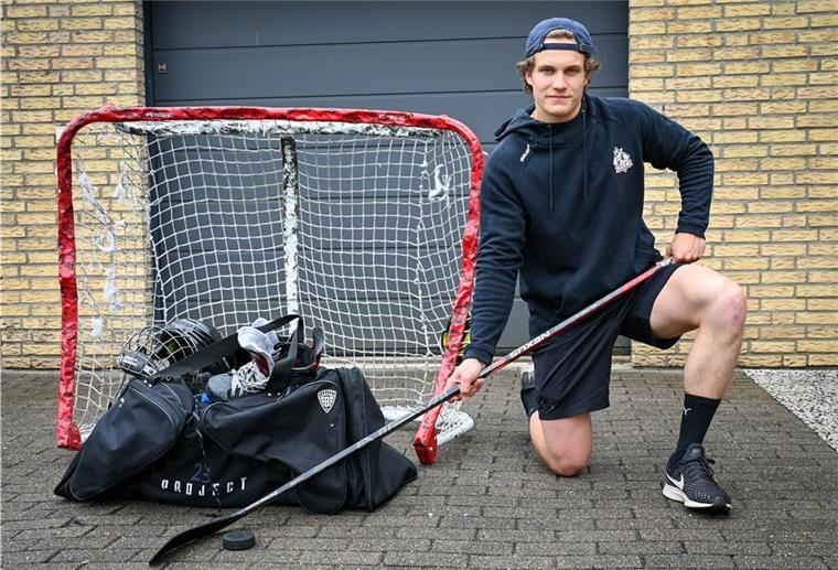 Eishockeytalent startet ins Abenteuer nach Amerika Malte Kuhn vom REV Bremerhaven macht sich nach Nordamerika auf, um zu studieren und Eishockey zu spielen.