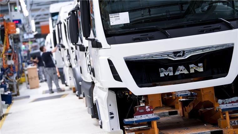 VW macht Kasse: 360 Millionen Euro durch Traton-Anteile MAN bildet zusammen mit Scania das Rückgrat der Lkw-Holding Traton. (Archivbild)