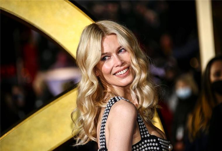 Schiffer: Heute viele Möglichkeiten - und wenig Privatsphäre „Man konnte völlig abschalten und eine kleine Pause einlegen und in Ruhe andere Dinge tun“, sagt Claudia Schiffer über die 1990er Jahre.