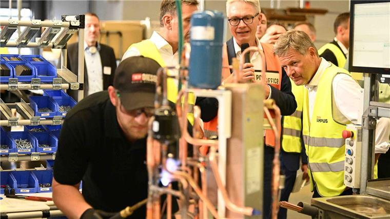 Habeck wirbt für die Wärmepumpe Man wisse nie, wie die nächsten Wahlen ausgehen, sagte der Minister.