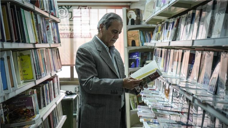 Manche Bücher seien im Syrien von Baschar al-Assad gar in Abwasserrohren versteckt worden, erzählt Wahid Taja.