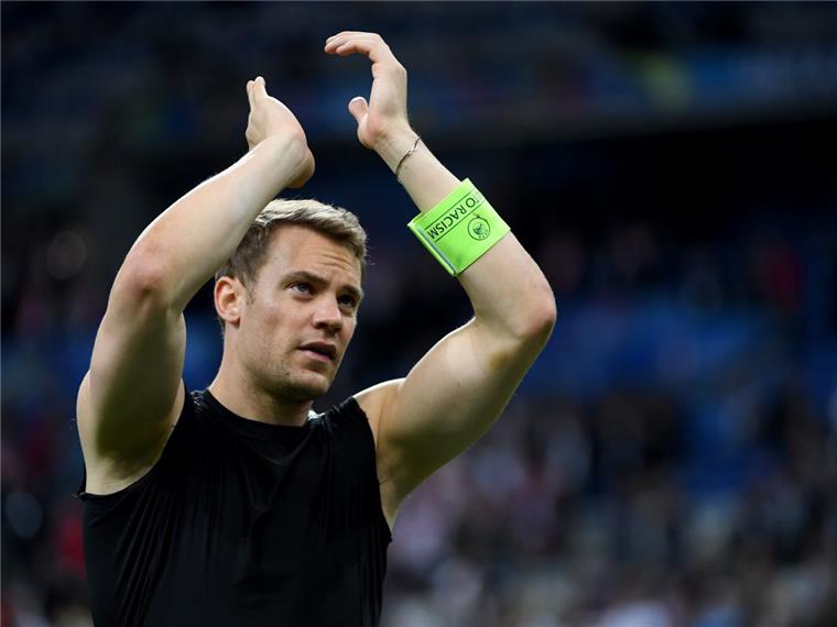 Neuer Kapitän für Jogis Jungs: Manuel übernimmt die Binde von Schweinsteiger Manuel Neuer ist neuer Kapitän der deutschen Fußball-Nationalmannschaft.