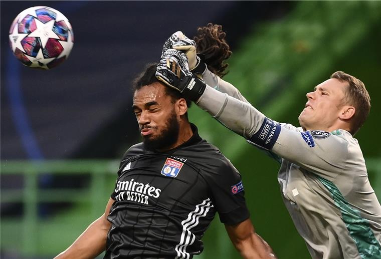 FC Bayern: Neuer als Stoppschild gegen PSG-Stars Manuel Neuer (rechts) hat im Halbfinale gegen Olympique Lyon zuletzt seine Stärke gezeigt. Im Finale. gilt er als Bayern-Trumpf gegen die Stürmerstars von Paris Saint-Germain (PSG).