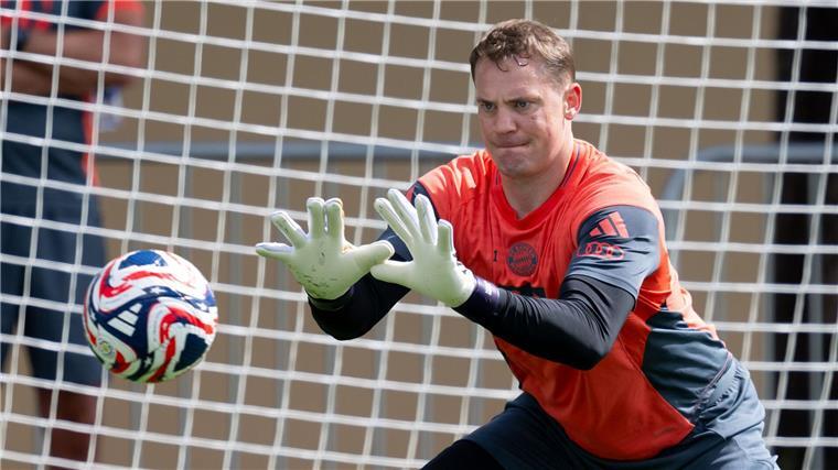 Bayern treffen auf härteren Gegner Manuel Neuer trainiert für das Spiel gegen Boca Juniors.
