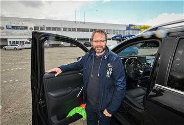 Manuel Rohlfs will am Montagabend mit dem Autokino vor dem Metro-Gebäude in Debstedt starten.