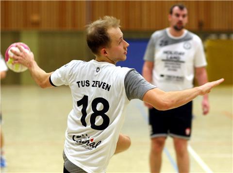 Marc Ußkurat und seine Zevener Teamkollegen reisten stark ersatzgeschwächt zum Auswärtsspiel nach Bruchhausen-Vilsen und kassierten eine denkbar unglückliche 32:33-Niederlage.
